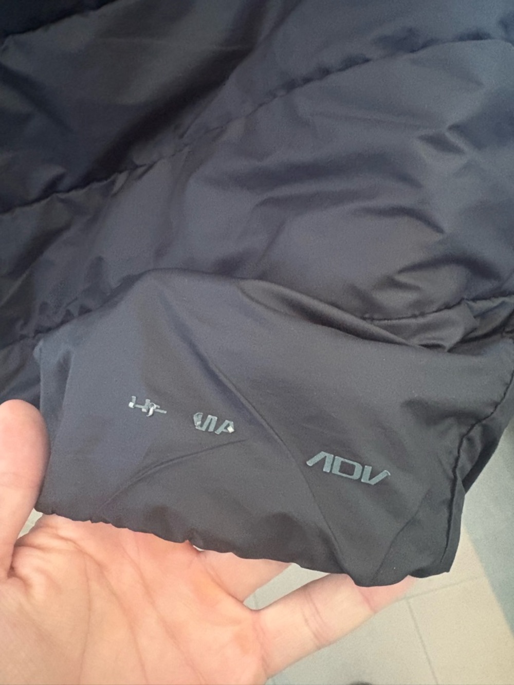 Nike Men's Black running adv Vest - Picture 6 of 6